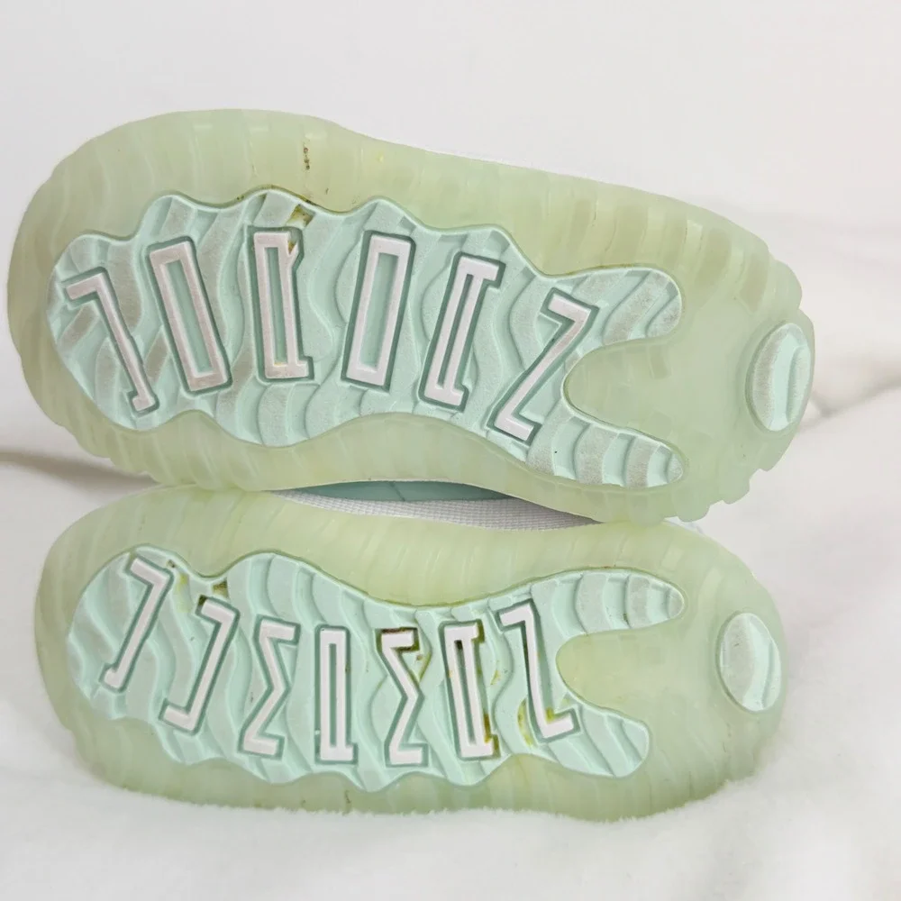 Jordan 11 Retro Low Kids Size 4C White Mint Green Good Patent Leather 645107-103